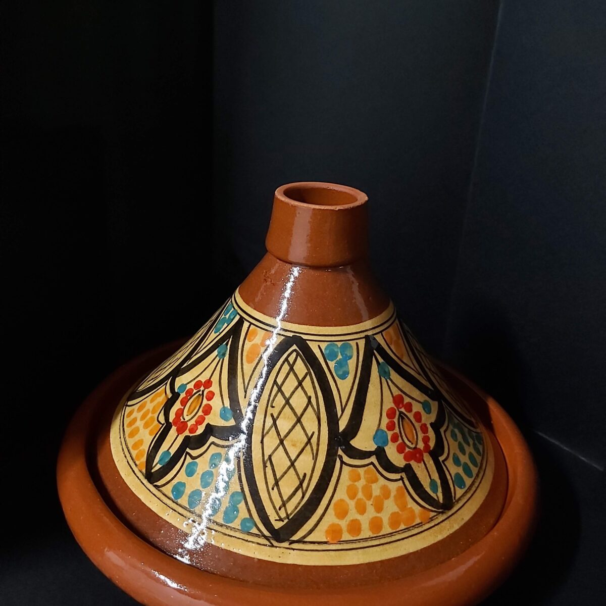 Tajine in terracotta decorata